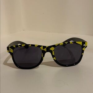 Columbus Cree Stylish Black and Yellow Sunglasses